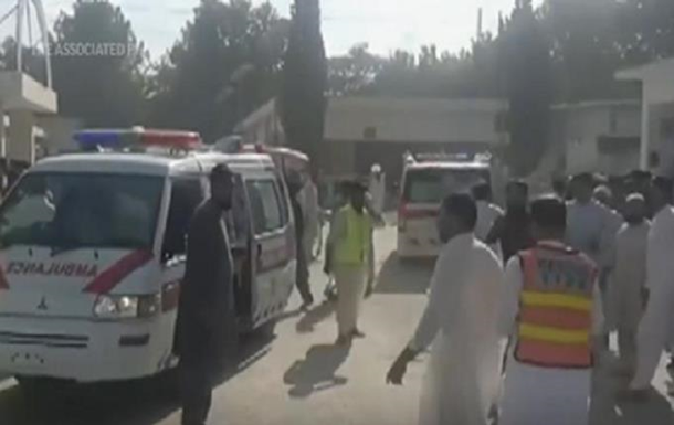 В Пакистане террорист совершил взрыв: погибли 44 человека, 200 ранены