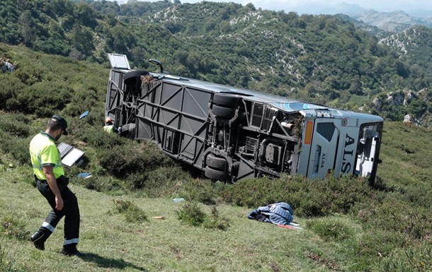 В Іспанії перекинувся автобус, постраждали 40 людей
