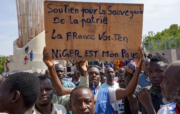 Франція готує евакуацію своїх громадян з Нігеру