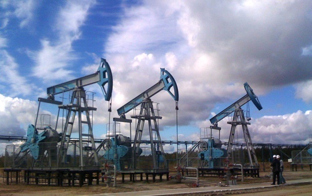 Ціна на російську нафту Urals впала у півтора рази
