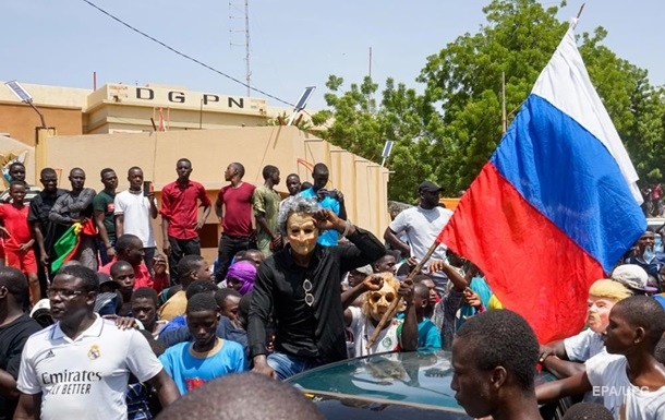 За переворотом в Нигере  уши  России - Подоляк