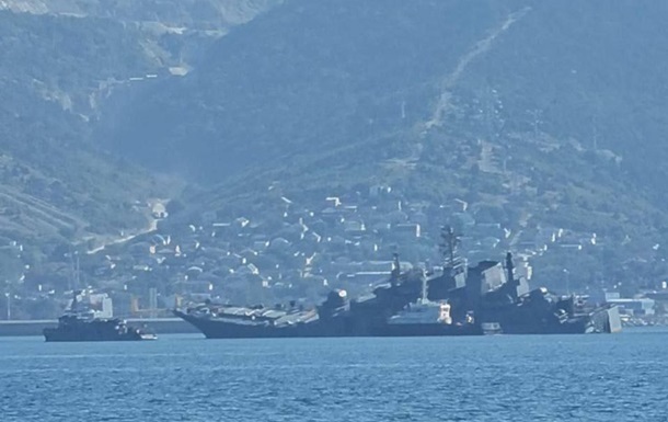Росіяни змогли дотягнути Оленегорського горняка до порту: супутникові фото