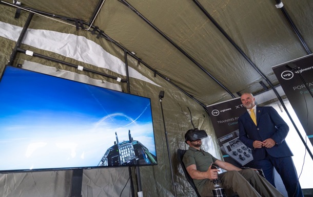 Чехія передала Україні симулятори для навчання на F-16
