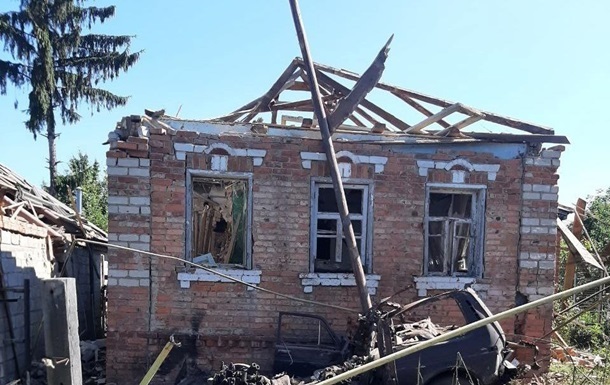 Росіяни влучили в будинок на Харківщині: є загиблі та поранені