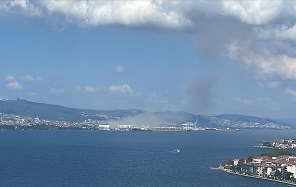 У порту Туреччини стався потужний вибух