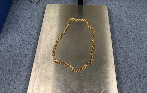 Вірменин хотів вивезти на собі з РФ золотий ланцюг вагою майже 2 кг