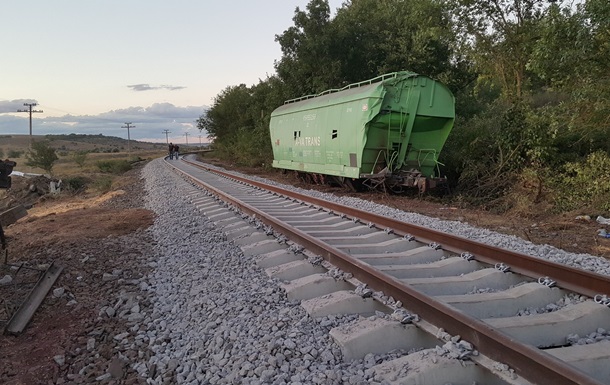 У Молдові відремонтували колії, де зійшли з рейок вагони з зерном