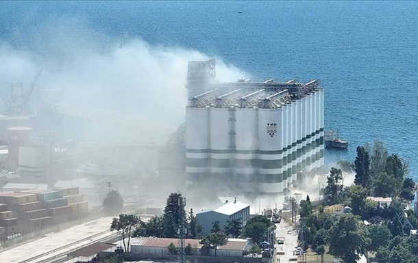Вибух у порту: влада Туреччини спростувала знищення 8 млн тонн зерна