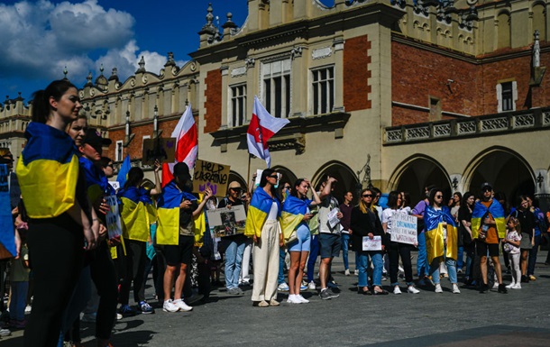 Українці у Польщі масово втрачають виплати на дітей