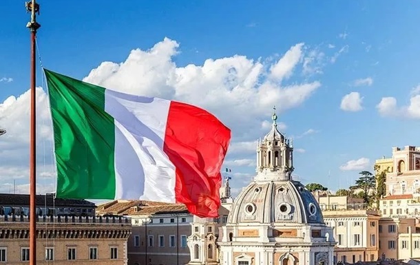 Італія через рік після рекомендації ЄС скасувала  золоті візи  для росіян