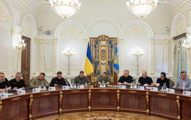 Зеленський провів засідання РНБО щодо військкомів