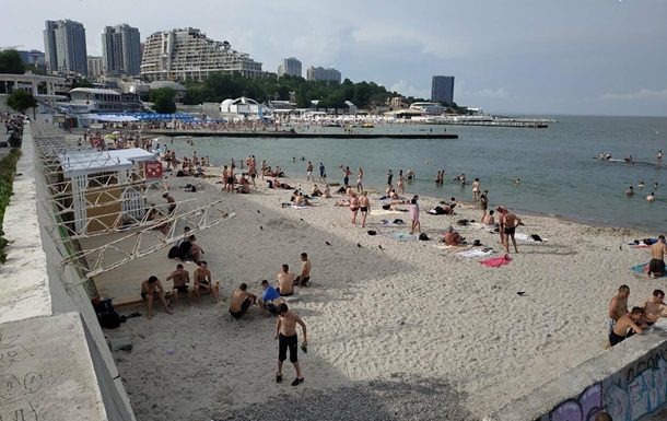 В Одесі відкрили для купання перші пляжі