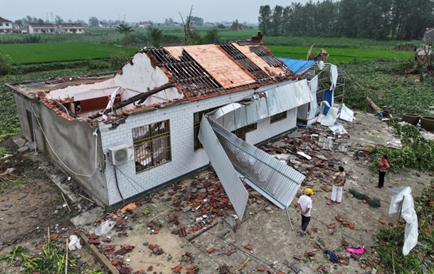 На востоке Китая прошел разрушительный торнадо