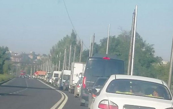 Вранці у Маріуполі утворився величезний затор машин у напрямку Криму