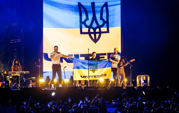 Imagine Dragons invited a boy from Ukraine on stage during the concert