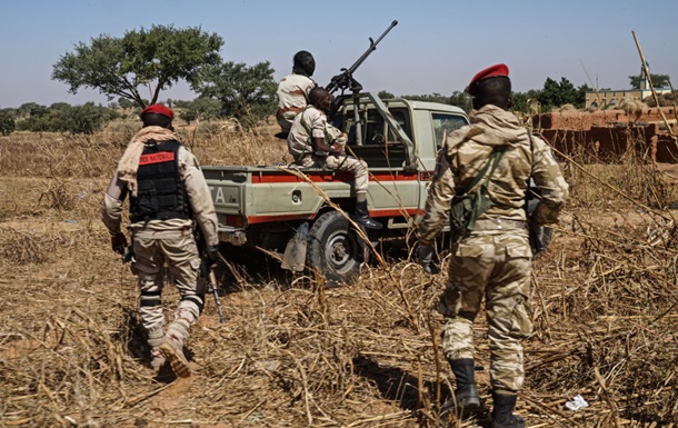 Через атаку терористів у Нігері загинули 17 військових