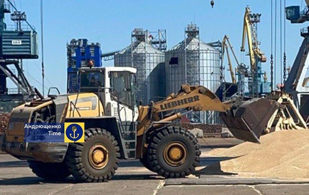 З порту Маріуполя окупанти вивезли ще 1,5 тисячі тонн зерна - мерія