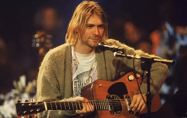 Kurt Cobain electric guitar up for auction