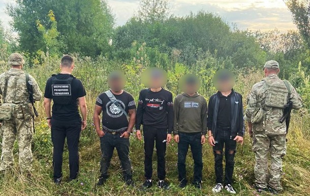 В Закарпатье остановили 15 нарушителей границы