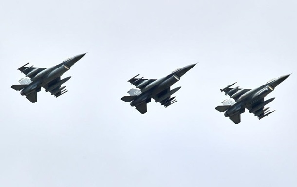США схвалили програму навчання українців на F-16 у Данії - ЗМІ