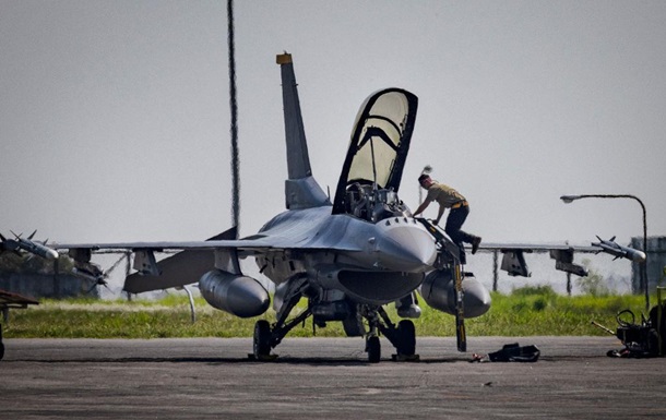 Українські пілоти освоюють F-16 у двох країнах