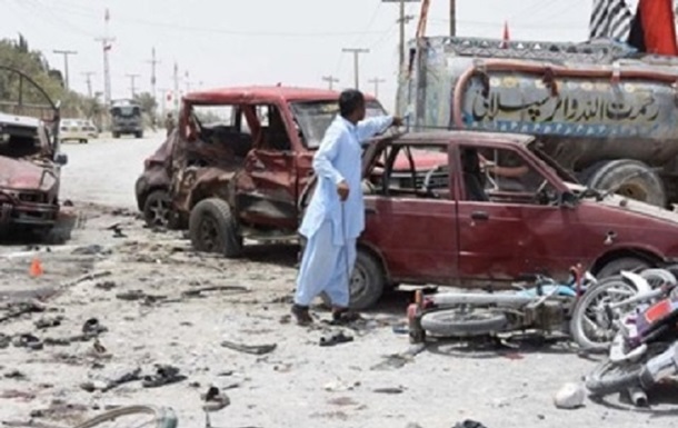 У Пакистані внаслідок вибуху бомби загинули понад 10 людей
