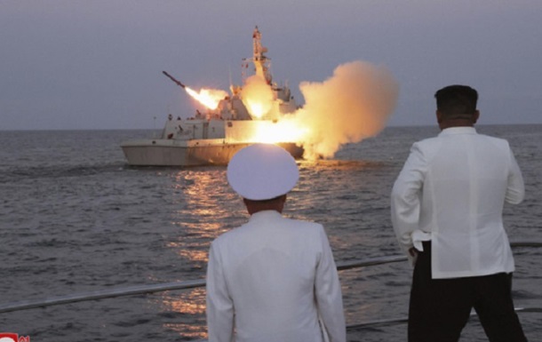 Ким Чен Ын посетил учения по запуску крылатой ракеты
