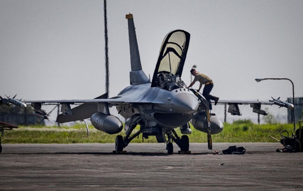 Стали відомі деталі підготовки авіаторів на F-16