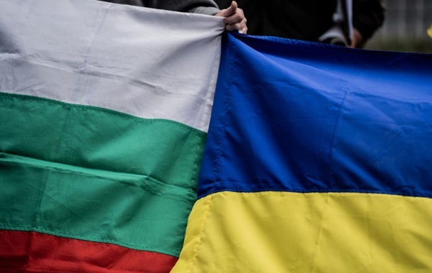 Болгария анонсировала передачу Киеву бронетехники