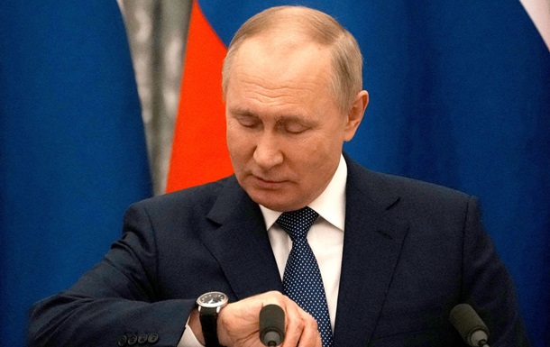 З явилось відео, як Путін плутає ліву й праву руки