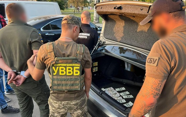 Требовали взятки за осмотр судов: в Одесской области задержали пограничников