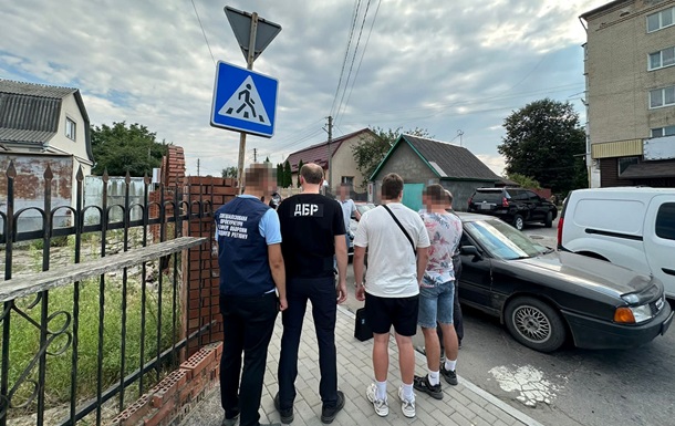 В Хмельницкой области задержан полицейский,  помогавший  уклонистам
