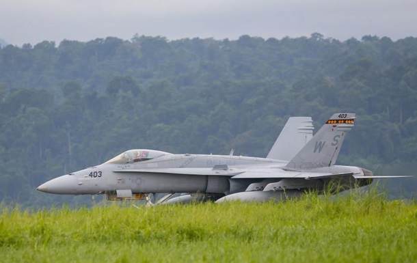 US F-18 Hornet crashes