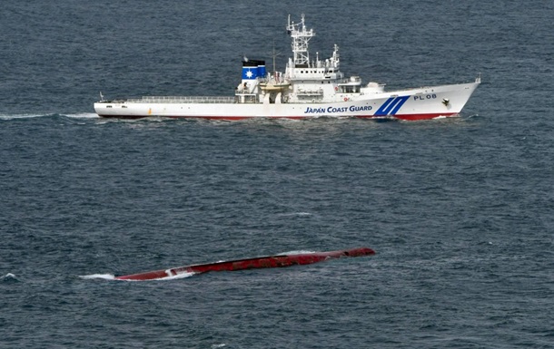 В Японии столкнулись грузовые суда, есть пропавшие