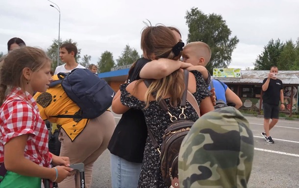 В Украину вернули еще одну группу детей