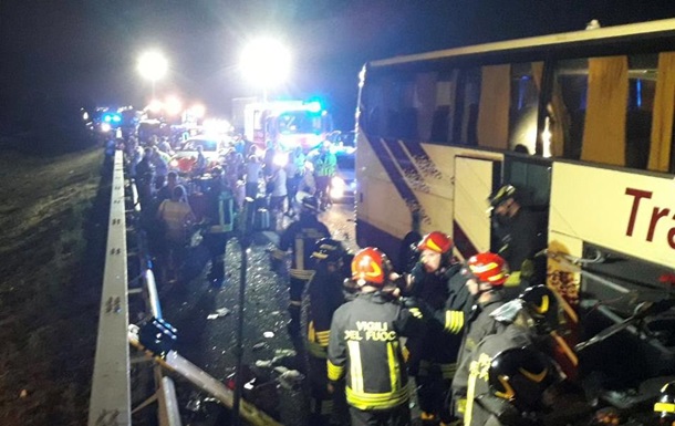 В Італії автобус з українцями зіткнувся з фурою