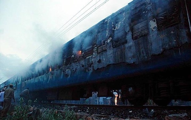 Дев ятеро людей загинули в пожежі у поїзді на півдні Індії