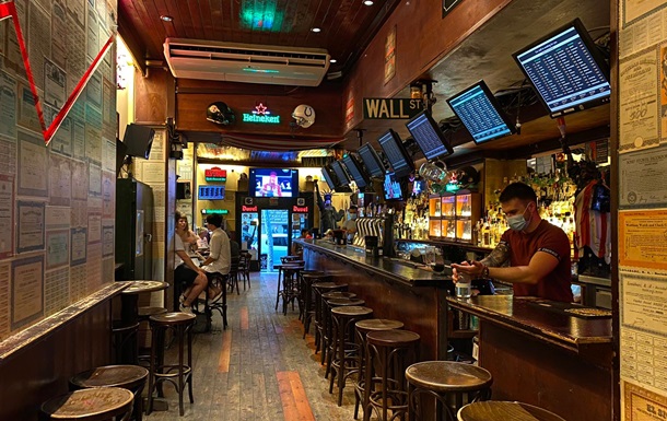 В Барселоне нашли бар, функционирующий как фондовая биржа