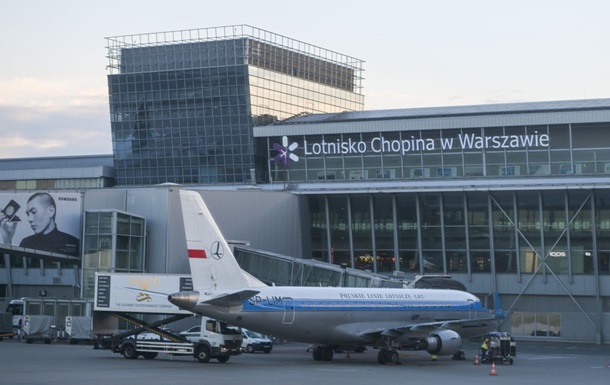 З аеропорту Варшави евакуювали людей через пасажира, який віз гранату