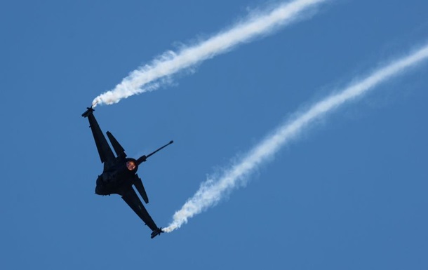 Польща почала виробляти комплектуючі для F-16