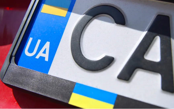 Німецький політик, який малював свастики на авто українців, звільнився