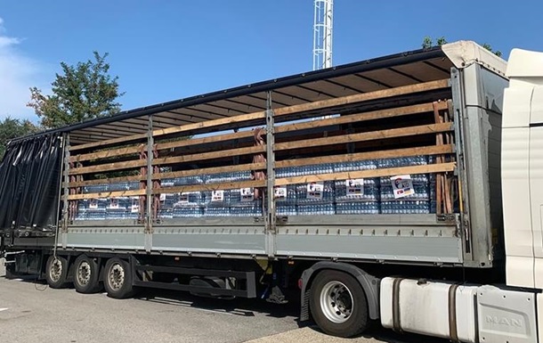Сербія передала Україні 14 вантажівок гумдопомоги 