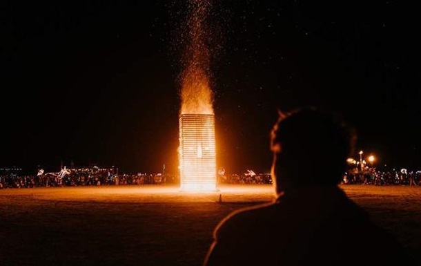 На фестивале Burning Man в США сожгли инсталляцию из Украины