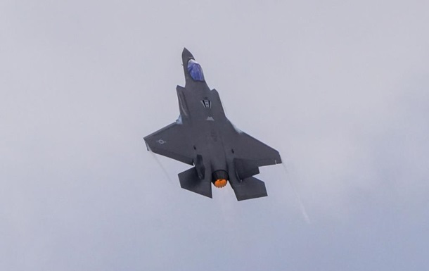 Політ F-35 на наднизькій висоті потрапив на відео