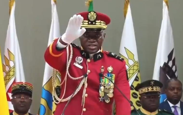 Лидер военной хунты Габона стал президентом