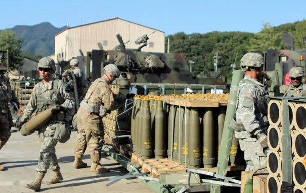США готовят новую партию кассетных боеприпасов для Украины - NYT