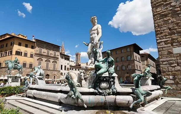 Турист із Німеччини зламав статую Нептуна у Флоренції