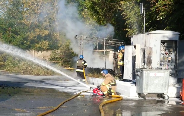 Удар по Запоріжжю: біля цистерн із метаном спалахнула пожежа