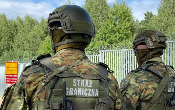 Polish border guards were attacked by unknown people in masks and uniforms of Belarus