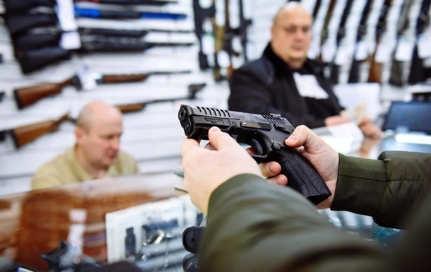 Понад 57 тисяч українців подали заяву про отримання дозволу на зброю